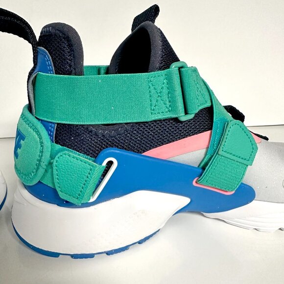 Nike Huarache City Sneaker - Picture 7 of 10